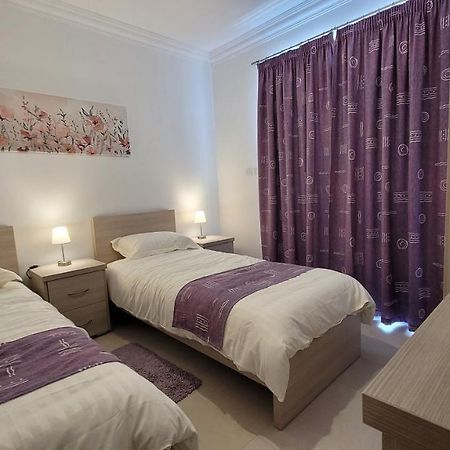 Lovely Apartment With Side Sea View خليج سانت بول المظهر الخارجي الصورة