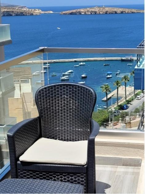 Lovely Apartment With Side Sea View خليج سانت بول المظهر الخارجي الصورة