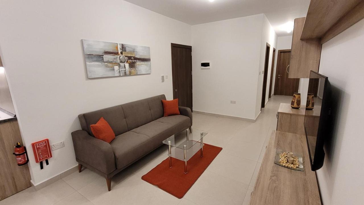 Lovely Apartment With Side Sea View خليج سانت بول المظهر الخارجي الصورة