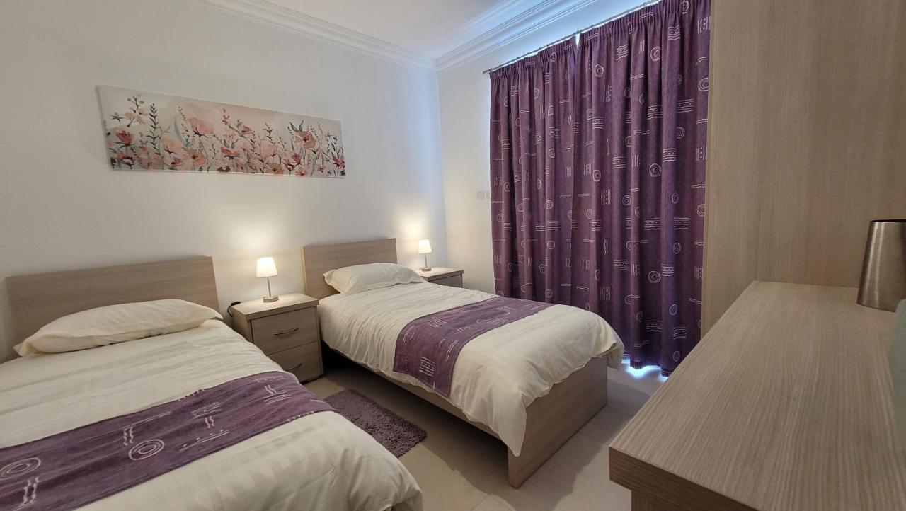 Lovely Apartment With Side Sea View خليج سانت بول المظهر الخارجي الصورة