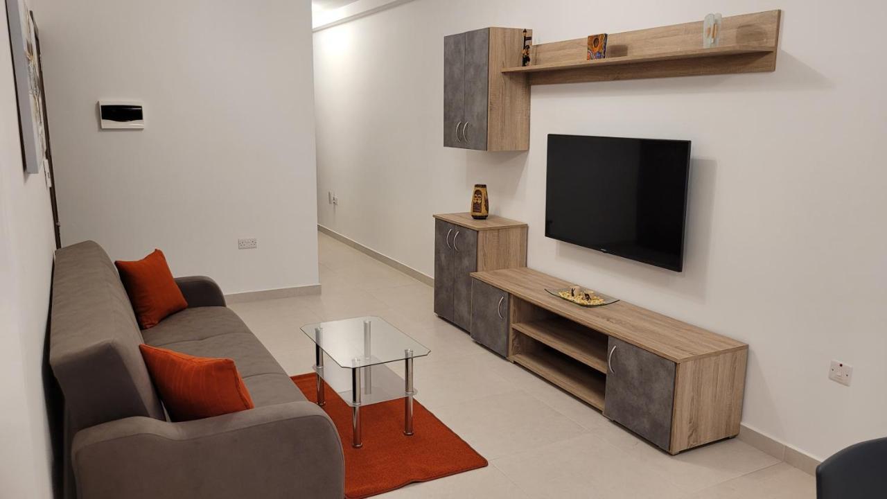 Lovely Apartment With Side Sea View خليج سانت بول المظهر الخارجي الصورة